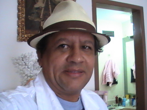 Sou escritor: contos, poesias, letra de musica e piadas, gosto muito de escrever acho que é inspiração de Deus, breve estarei lançando meu primeiro livro.