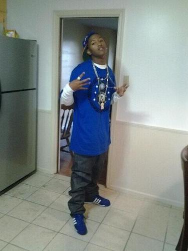 Yung Savage im from Bessemer im in love wit them $$$$$$$$$ signs but shid girls fwm