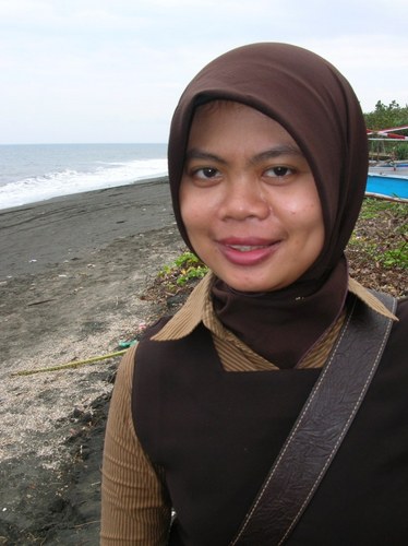 I'm an energic and easy going person. Looking for friendship from all over the world ^_^.
