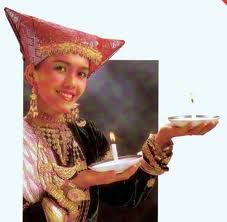 Melayani Pemesan Aneka Kue dan Makanan Tradisional Sumatra Barat. (Pesan-Antar)
KHAS SUMATRA BARAT
Untuk Pemesanan: 082387641863