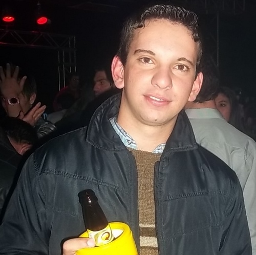 ''Quem sou eu? Sou a alegria de quem me Ama, a tristeza de quem me Odeia e a ocupação de quem me Inveja''