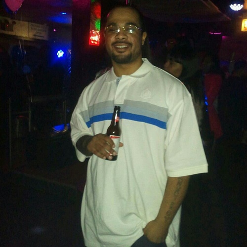 Jefftheman84's profile picture. layed back. smooth fella.