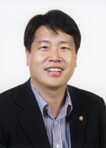 섬진강 만월 장편소설. 회문산 망월봉에서 평화를 소망하는 임실유격대의 염원이 봉우리 아래로 흐르는 섬진강에 만월이 되어 떠 오른다.ㅡ전국 교보문고에 진열되어 있어요.