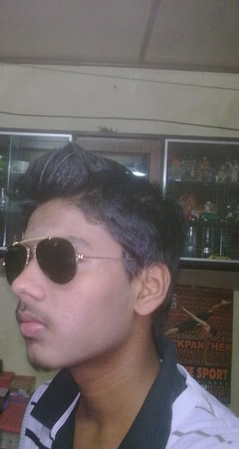 im a guy who loves music..........music is everything...other than music i love basketball..........im a guy who can make u happy...follow me friends