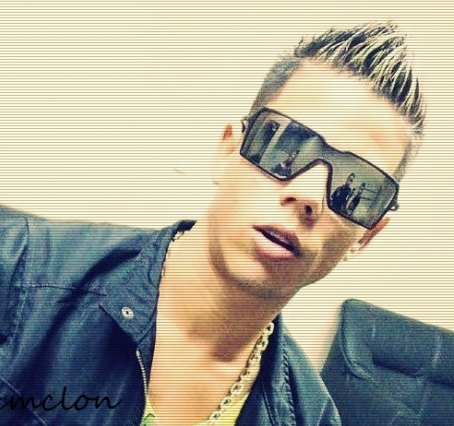 fã clube do @Mclon_oficial agora só falta ser oficializado pelo próprio Lon ... Foollow ~ me ... since 12/06/2012 *-*