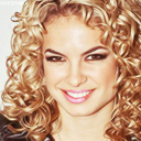 Aquela, que mesmo não sendo respondida, continua tentando, e nunca desiste de seus sonhos--- @Lua_Blanco , a rasão da minha vida! 3