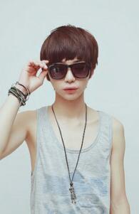 สวัสดีครับ ผมซองชานโฮ บอท นายแบบสุดหล่อ แมนแฮนด์ซัมที่สุดตอนนี้ อยากรู้จักผมก็เข้ามาคุยกันได้เลย ไม่ฟอลก็คุยได้ฮะ ^_ ^