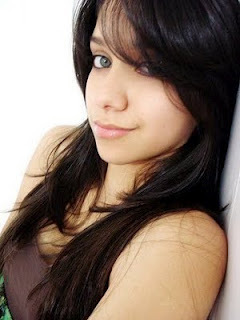 A menina que sofreu, caiu,aprendeu,lutou, venceu,perdeu. Hoje é uma garota, que conhece a realidade,e batalha pela Felicidade!