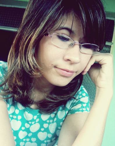 é eu n so bonita, não so fofa,n so meiga, n so legal, amo ser grossa, amo ser chata, so antipática, so anti social, falo palavrão e foda-se.