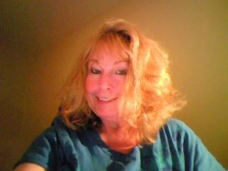 Artist and Interested in all things Internet.  Late Bloomer Boomer!  If you'd like make money working from home: .  http://t.co/C7RMZsYOxR