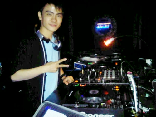 Mobile DJ (Disc Jockey) Service
+
Jualan Online ayokkk pada beli...