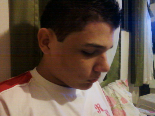 Já que eu falo sozinho na vida real, resolvi criar um twitter, pelo menos aqui eu falo sozinho com todo mundo :)