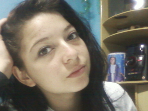 sou uma menina alegre capaz de fazer todos felizes*-*