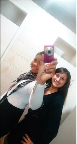 Sou isso hoje amanhã, já me reinventei. Reinvento-me sempre que a vida pede um pouco mais de mim. Sou complexa, sou mistura, sou mulher com cara de menina.