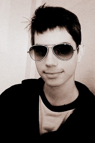 Nαo sou perfeito ...
Fαzer o que néαh ?
αquele que um diα pode te pegαr    #.
e fαzer você  nuncα mαis esquecer ((6
αquele muleque sαfαdinho;
