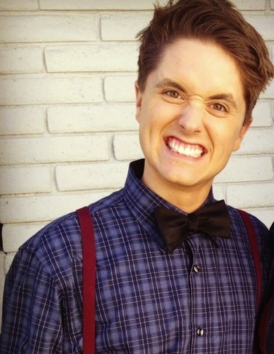 Hey! Im @Pip_Andrew 's Suspenders!;) 
Holding Pip's pants since 1992.
Pip followed on 3/10/12 xxx
I love a guy in a bowtie;)