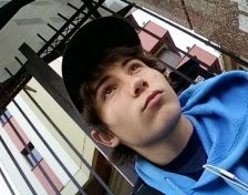 Garoto da pele clara(fhshflfhahfksdafdkfa) eee, adoro musica (: