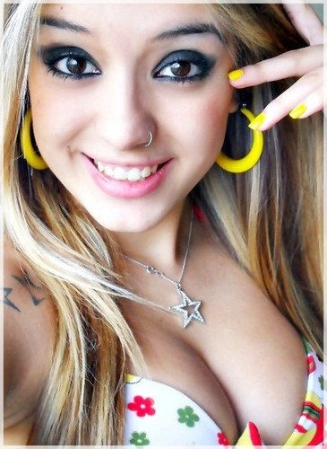 Pra saber de  mim & de quemeu sou, minha aparência ee tudo mais & sooo clikaa  & falar cmg pra nos se  conheçer  ;)  ... 
Oficial Bruna Karoline aqii