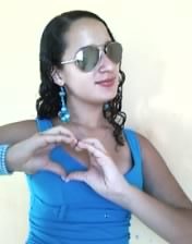 O amor quando se revela,
Não se sabe revelar.
Sabe bem olhar para ela,
Mas não sabe se falar.