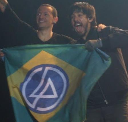 O Mike Shinoda Clan é sua fonte número um para tudo em relação ao Mike! Não temos contato com ele, este é um fã site - http://t.co/BtNEISGPWB