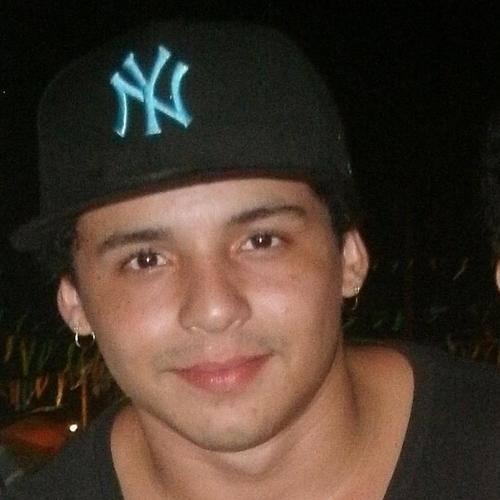 Apenas um cara humilde ; D
Humildade acima de tudo.Lembre-se a pessoa que morreu por você,morreu humilde. (Iuri Lisboa)