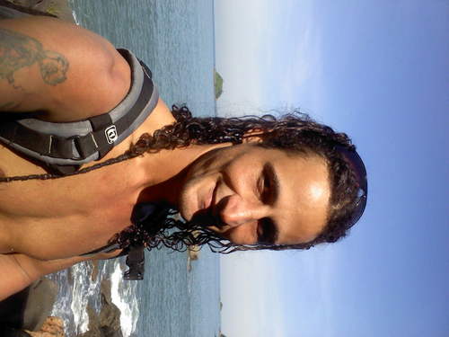 gosto de  teatro,artes plasticas, mjusicas que tenham conteudo bom, surf e minha praia,e amo comida vegetariana, e viajo em viagens,o amor é minha religião;)...