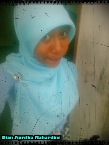 My name is Dian Aprillia Mahardini.
You can call me Dini.
School at SMPN 2 Krian | 9A | 11.

Follow back ?
Just mention :-D