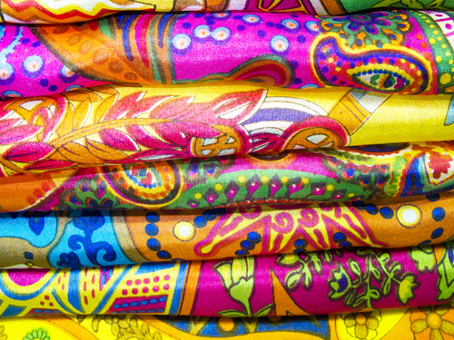 Un mundo de #seda y #color, Hecho en #España a precios #anticrisis #Complementos de seda para ti y tu  #mascota.  Venta #online https://t.co/CTs3PkreTz