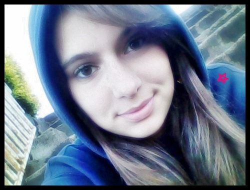 - Porque sempre vão ter váriios pra tentar te humilhar, não abaixe a cabeça levanta esse olhar ♫
