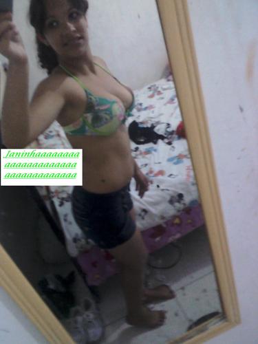 sou uma menina muito sentimentalista muito simpatica e chata d vez enquando