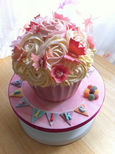 GloriousCups's profile picture. Delicious Cupcakes, Brownies, Cheesecakes and more. From Hen Parties to Birthdays to Cupcake Bouquets.  Email enquiries@gloriouscups.co.uk or visit our website