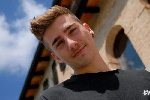 Hi my name is jimmy, 19, Gay and Daddy.
Follow me and i follow you back ;)