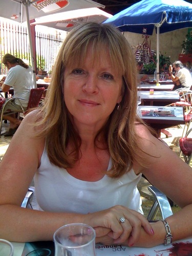 grossjones's profile picture. wine drinking, tree hugging, shoe shopper