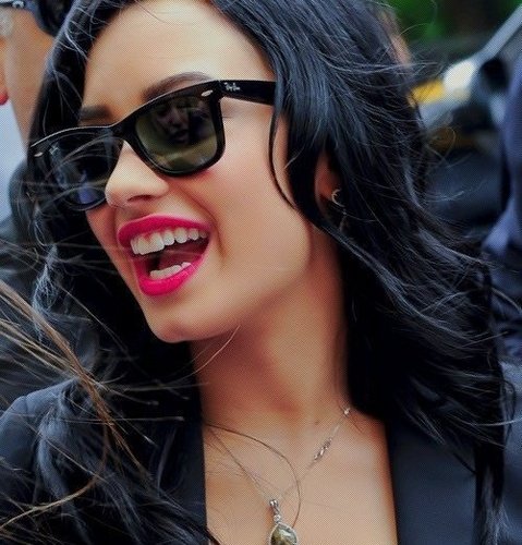 I am very proud of Justin, Demi ,1D & Miley,they are my idols,are what always puts a smile on my worst moments,I hope that 1 day they take me into consideration