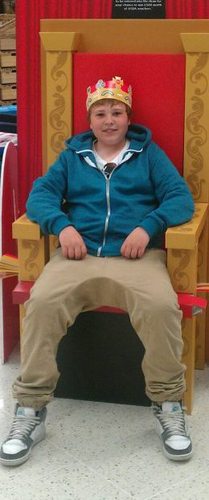 my name is elliot i live in newton-le-williow and i support the liverpool fc best team ever and in rugby st helens follow me and i will follow u back :)