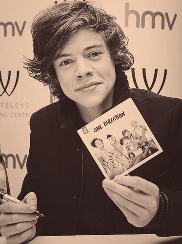 This Fan Club is only for those who love the Harry Styles, I hope you guys enjoy it a lot! bye3