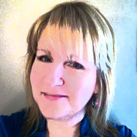 Online entrepreneur, writer, serial plant killer, music lover, Mac addict, outdoor girl.