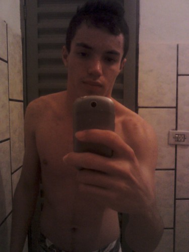Eu cuido, corro atras, peço desculpas, me importo, me preocupo, mas quando eu disisto.... Meu desapego e para sempre!!!