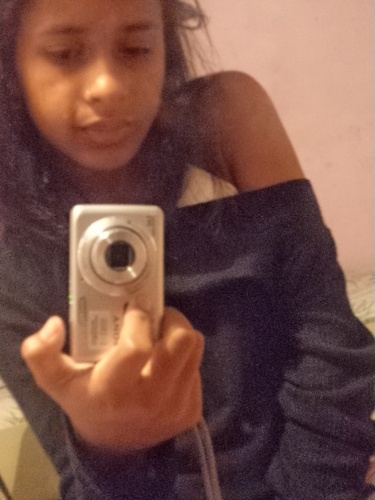 Amiga, simpatica , fiel ,risonha , conselheira. Sei qun é falso quem é Amigas (os) eu conto nos dedos mais meu amigo de verdade msm é deus ♥ odeio briga amo amg