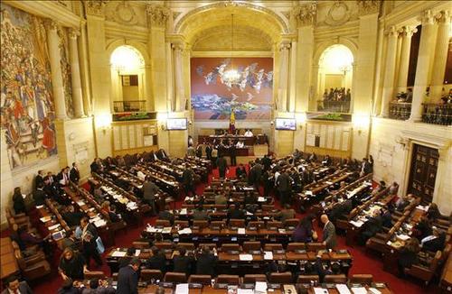 100.000 seguidores para decirles a nuestros Congresistas. Nos cansamos de Uds, somos sus jefes. No se burlaran mas del país.
