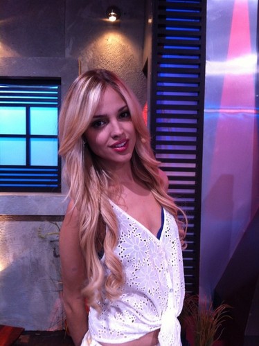 Yo soy una gran fan de Eiza , me llamo Julia y quiero tu nuevo cd '' Te Acordarás De Mí '' TQM @eizamusica !