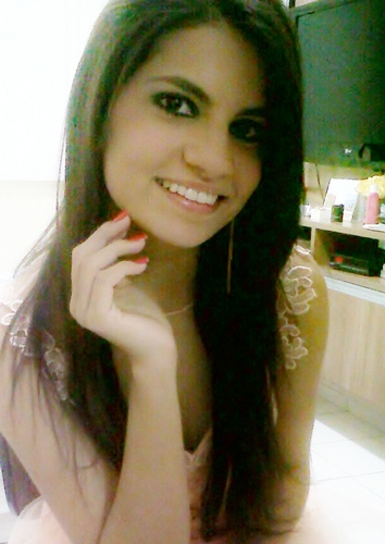 Sou como você me vê. Posso ser leve como uma brisa ou forte como uma ventania, depende de quando e como você me vê passar.