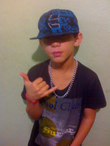 olaa sou o @ThiiaguinhoMF tenho 12 anos e faço eventos signo touro e sou da @megafusionOFC e é isso ai me segue sigo de volta