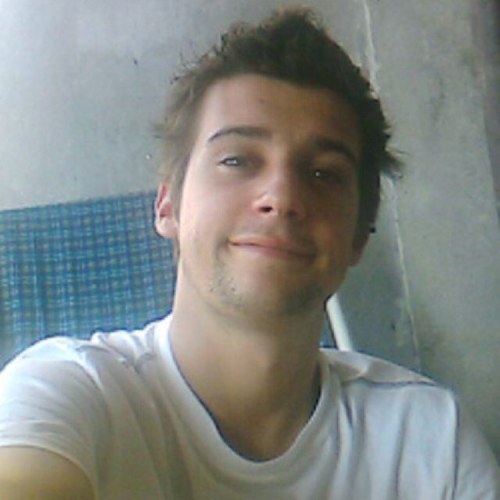 zigomo_18_'s profile picture. 