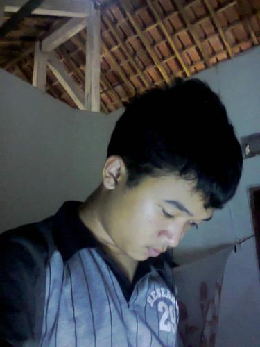 Nama:Aditama Satria Dewantara,,,,,Lahir di Kediri jawa timur,,,,,hobby:berbicara,bernafas,ber_IBADAH ,,,,,,,, kesukaan: DOMO & irakuma , , , , , (†_†)