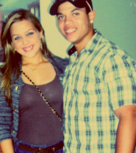 '...o teu sorriso é o meu sorriso
eu aprendi a amá-lo assim
foi Deus que trouxe e o mandou
somente para mim...'
@LukasCardos0 ♥