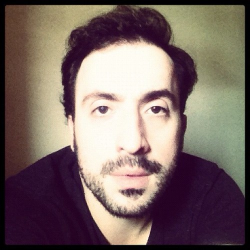 Luiz Pacini brasileiro,libriano,ascendente gêmeos,lua em touro,ator e cantor,solteiro.
