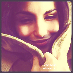 Queria que existisse apenas uma palavra, onde eu pudesse te definir... mais dai e lembro que definir o amor não dá.. @melfronckowiak s2 (since 18.04.2012)