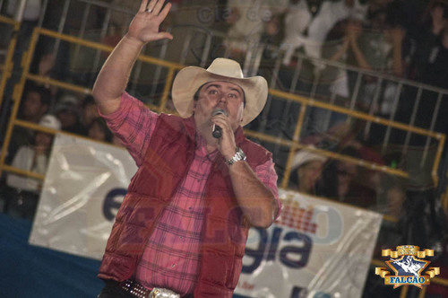 SOU LOCUTOR DE RODEIOS, TENHO VIAJADO PELO BRASIL INTEIRO, ENTREM NO MEU SITE P CONHECER UM POUQUINHO DA MINHA HISTORIA...