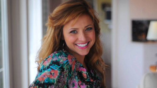 lovinlakin's profile picture. “Lovin' Lakin” is an original web series mockumentary on Hulu following former child TV star Christine Lakin and her comeback to show business.